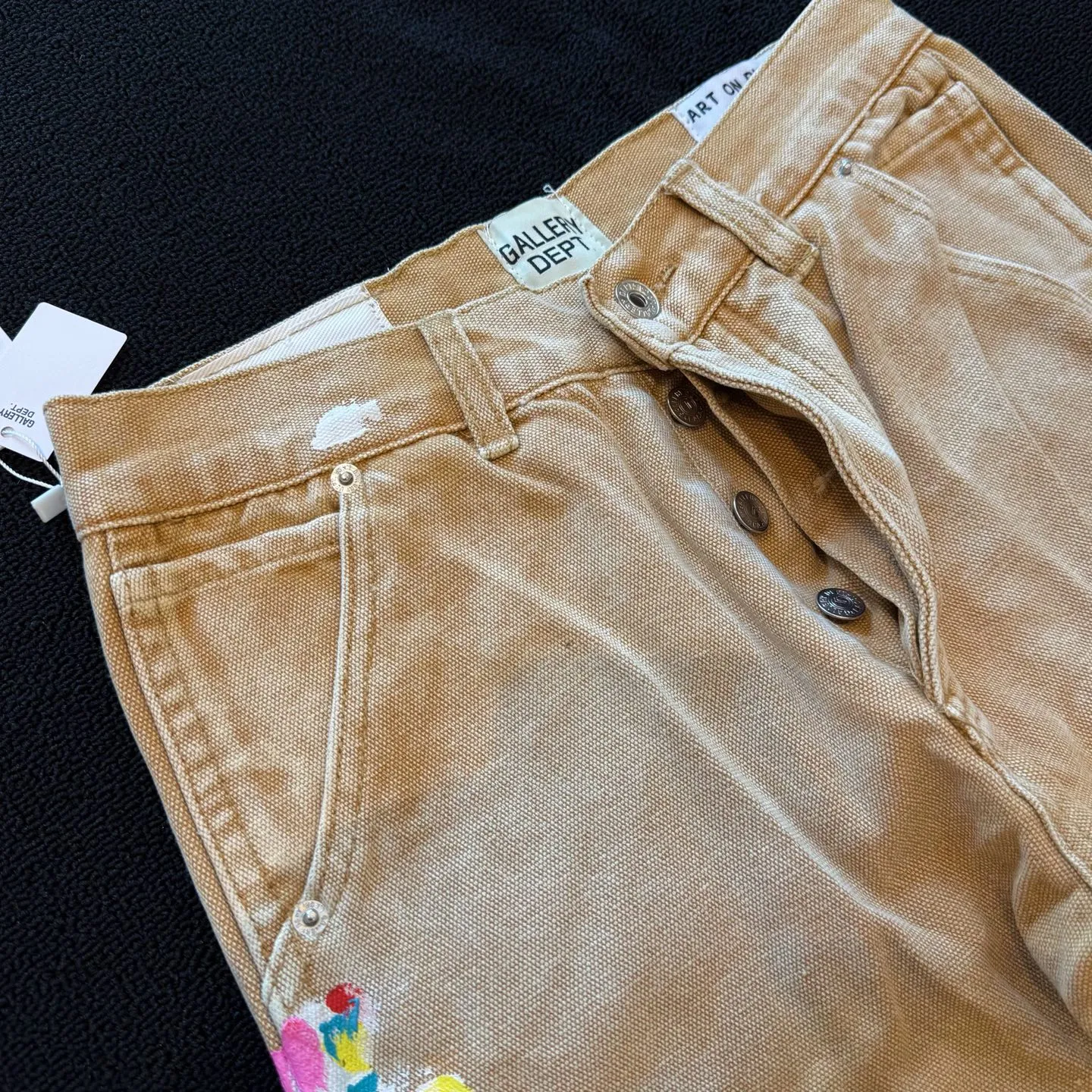 P230 model number: D402 GALLERY DEPT micro-flared distressed distressed jeans, three-dimensional version, loose and comfortable, not picky about body shape, factory precision, original factory quality control, same style for men and women, can be matched with couples, versatile recommendation, essential denim for all seasons, made of heavy-duty washed pure cotton denim fabric, after washing, soft and thick, very stylish when worn. Size: 28, 30, 32, 34, 36 (S-XXL) Color: Splicing Size reference # 28 pants length 100 waist 72 30 pants length 102 waist 76 32 pants length 104 waist 80 34 pants length 106 waist 84 36 pants length 108 waist 88